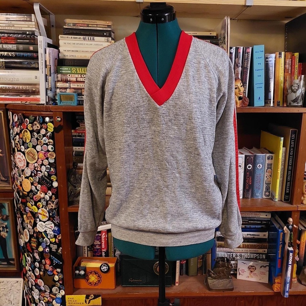 Vintage grey vneck sporty sweatshirt with red details.
